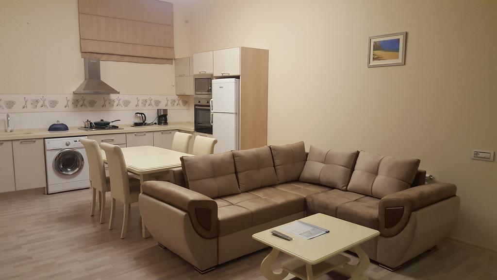 Charming 2 Bedroom Apartment Near The City'S Biggest Mall Baku Exterior photo